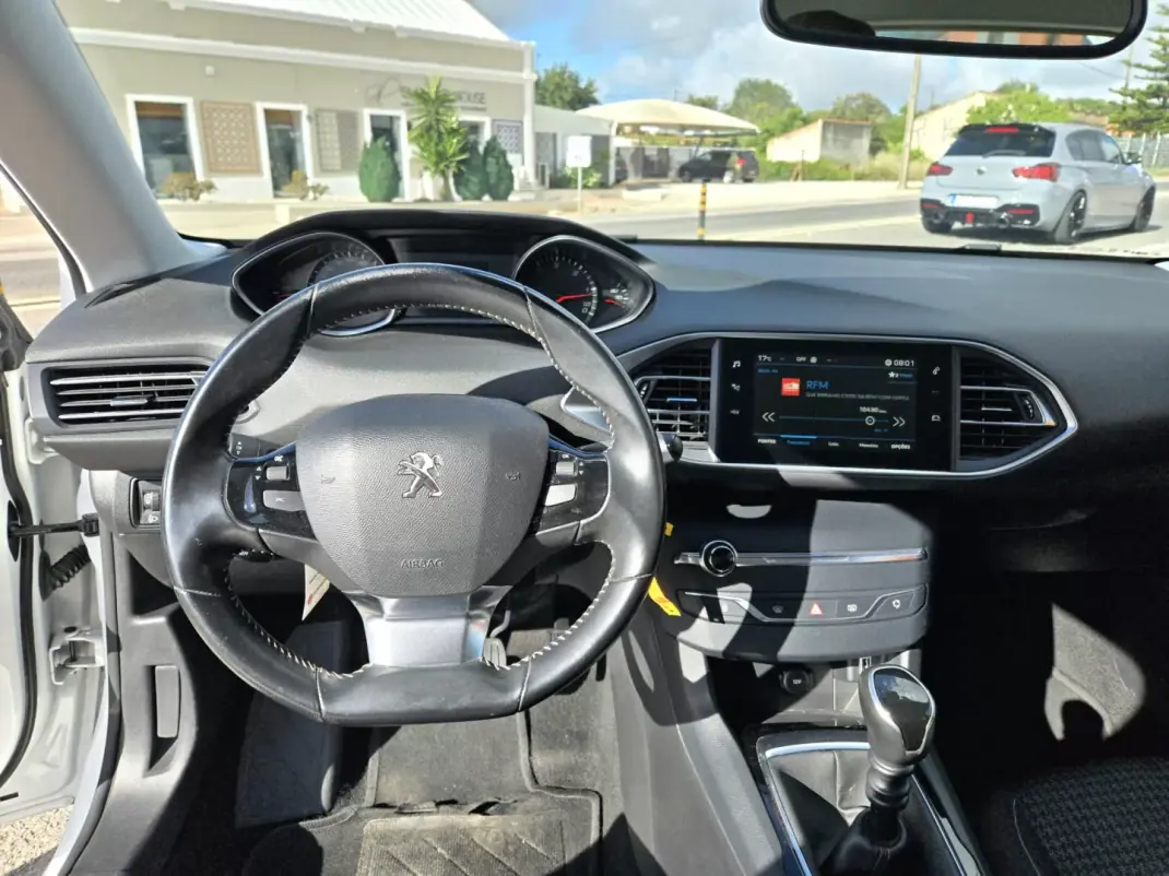 Peugeot 308 2019 - 11950 EUR, 112567 km - AUTO.MOTO.pt - 112567km - foto 6 de 10