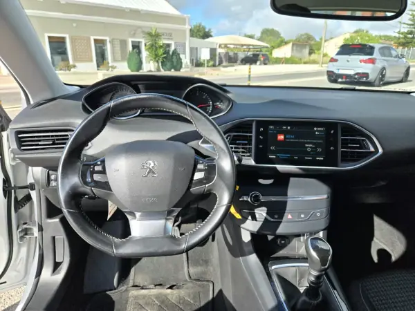 Peugeot 308 2019 - 11950 EUR, 112567 km - AUTO.MOTO.pt - 112567km - foto 6 de 10