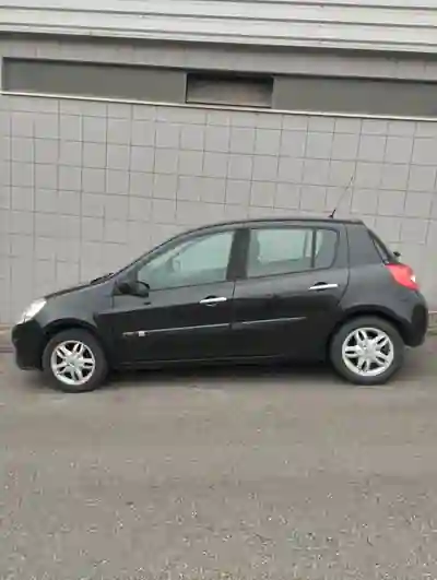 Renault Clio 2006 - 4250 EUR, 180000 km - foto 5 de 8