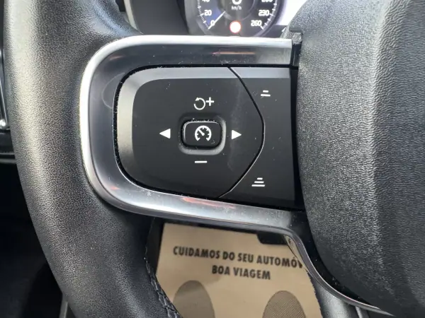 Volvo XC 40 2021 - 24500 EUR, 121000 km - AUTO.MOTO.pt - 121000km - foto 29 de 42