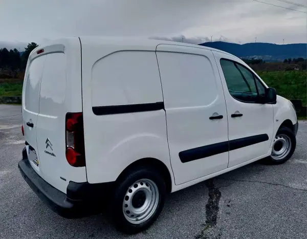 Citroën Berlingo 2016 - 12500 EUR, 126000 km - AUTO.MOTO.pt - 126000km - foto 4 de 9