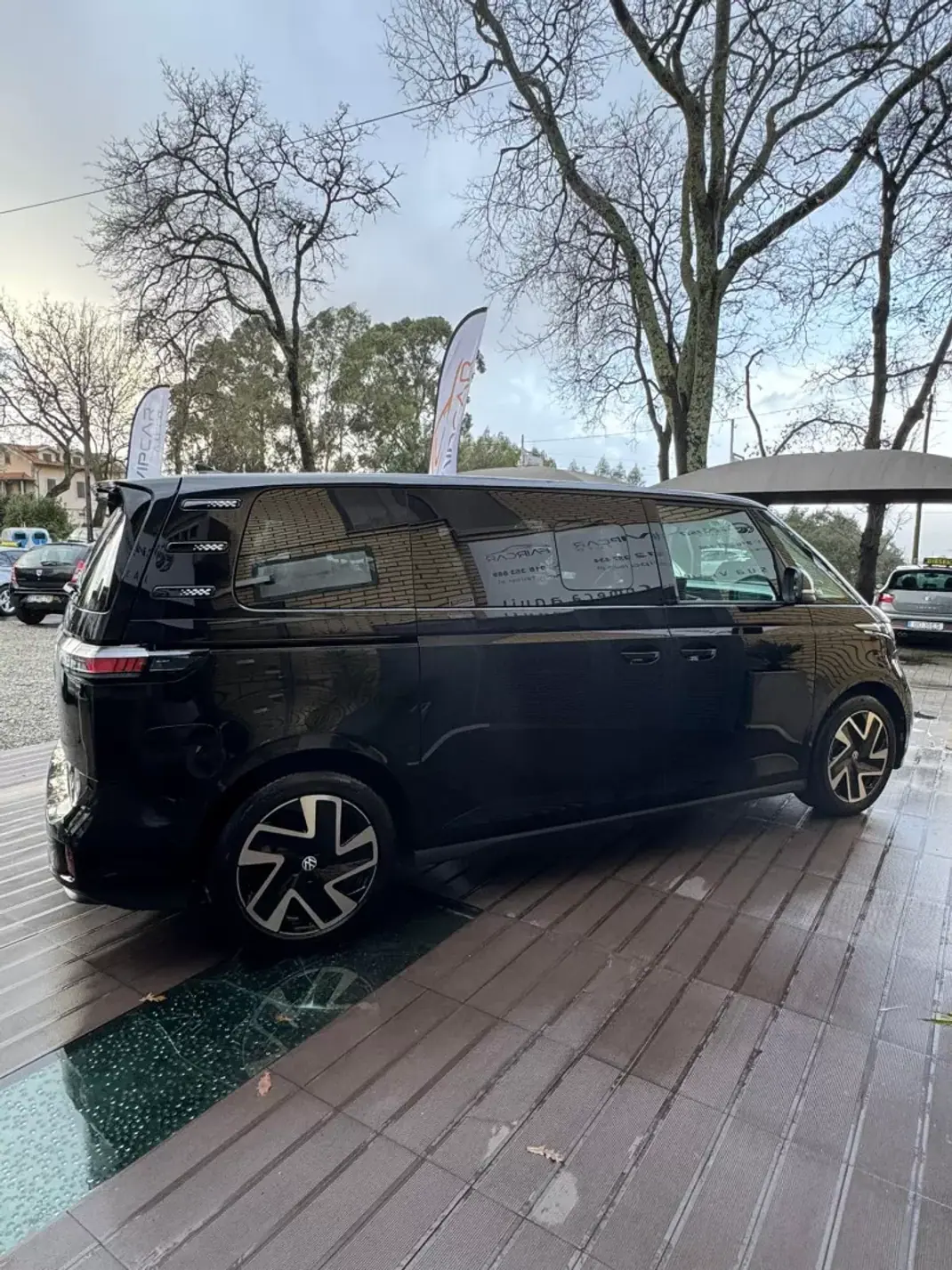 Volkswagen ID.Buzz 2025 - 59700 EUR, 15500 km - AUTO.MOTO.pt - 15500km - foto 4 de 14