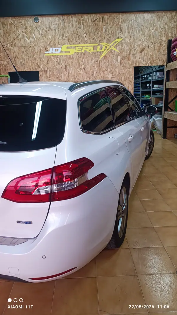 Peugeot 308 SW 2015 - 8000 EUR, 180000 km - AUTO.MOTO.pt - 180000km - foto 3 de 10