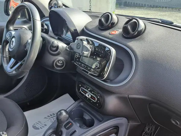 Smart ForFour 2018 - 9990 EUR, 49344 km - AUTO.MOTO.pt - 49344km - foto 21 de 43