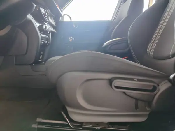 MINI Countryman 2018 - 19990 EUR, 84000 km - AUTO.MOTO.pt - 84000km - foto 23 de 37