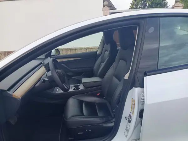 Tesla Model 3 2021 - 28990 EUR, 78600 km - 78600km - foto 11 de 18