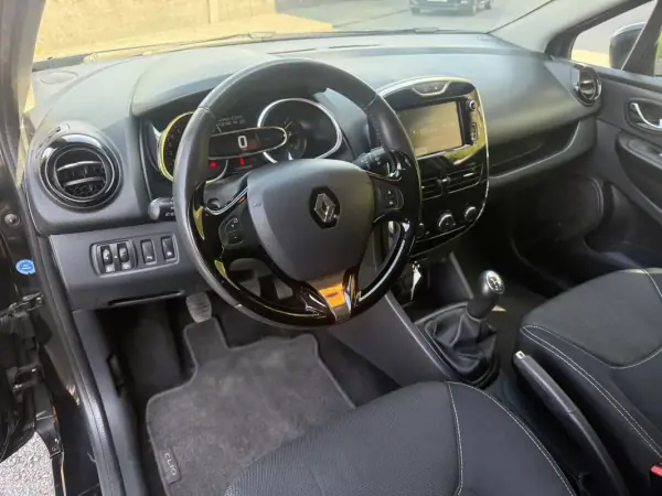 Renault Clio 2014 - 7650 EUR, 170000 km - AUTO.MOTO.pt - 170000km - foto 8 de 24