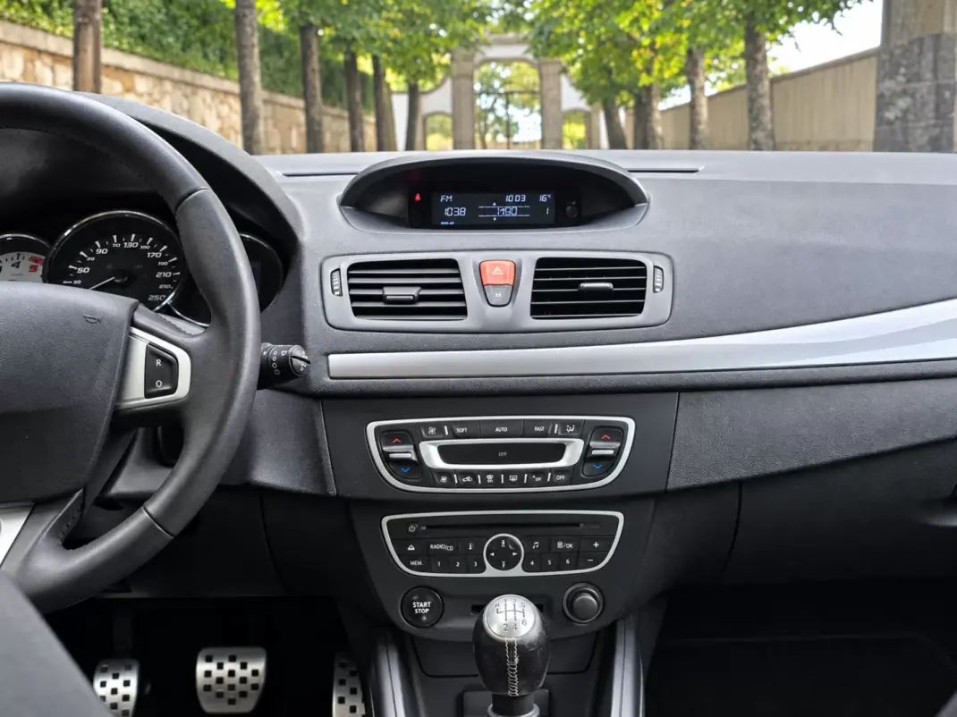 Renault Mégane 2012 - 6500 EUR, 231500 km - 231500km - foto 17 de 21