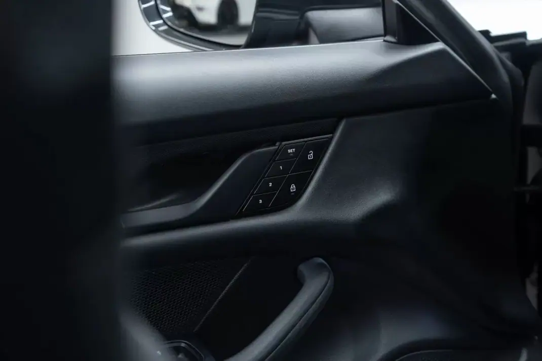 Porsche Taycan 2024 - 84950 EUR, 8000 km - AUTO.MOTO.pt - 8000km - foto 25 de 58