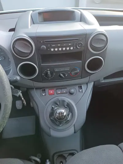 Citroën Berlingo 2017 - 8500 EUR, 331000 km - AUTO.MOTO.pt - 331000km - foto 10 de 13