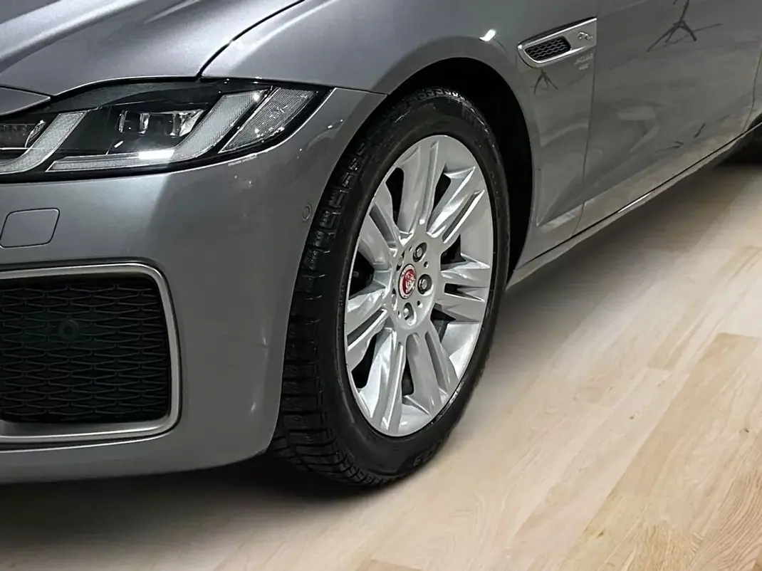 Jaguar XF Sportbrake 2021 - 37990 EUR, 119000 km - AUTO.MOTO.pt - 119000km - foto 6 de 23