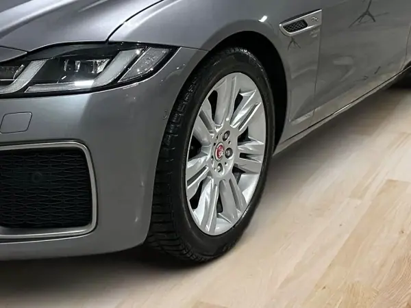 Jaguar XF Sportbrake 2021 - 34990 EUR, 119000 km - AUTO.MOTO.pt - 119000km - foto 6 de 23