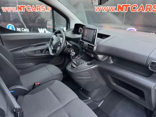 Peugeot Partner 2021 - 12900 EUR, 116841 km - AUTO.MOTO.pt - 116841km - foto 10 de 16