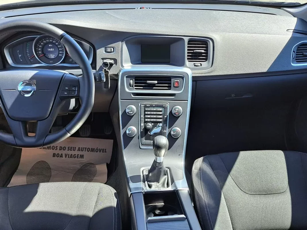 Volvo V60 2013 - 14990 EUR, 111000 km - AUTO.MOTO.pt - 111000km - foto 6 de 42