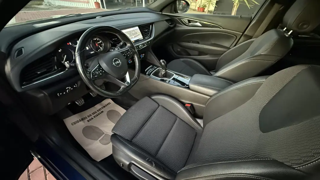 Opel Insignia Grand Sport 2021 - 14990 EUR, 169000 km - AUTO.MOTO.pt - 169000km - foto 33 de 38