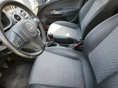 Opel Corsa 2011 - 6900 EUR, 189500 km - AUTO.MOTO.pt - 189500km - foto 7 de 14