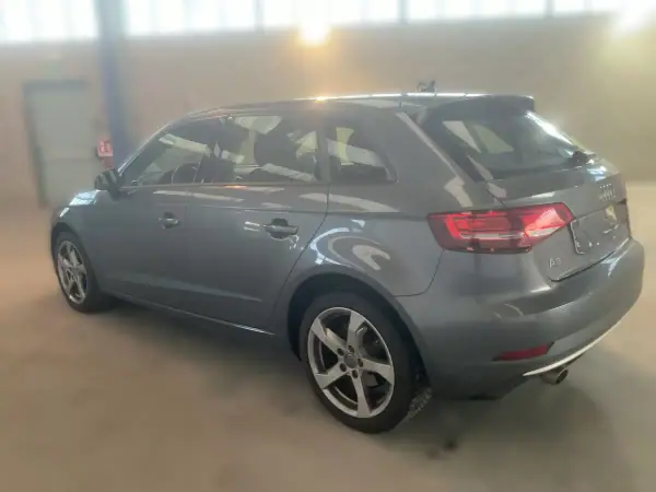 Audi A3 Sportback 2019 - 18500 EUR, 184500 km - AUTO.MOTO.pt - 184500km - foto 10 de 11