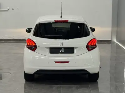 Peugeot 208 2019 - 12490 EUR, 105000 km - AUTO.MOTO.pt - 105000km - foto 6 de 6