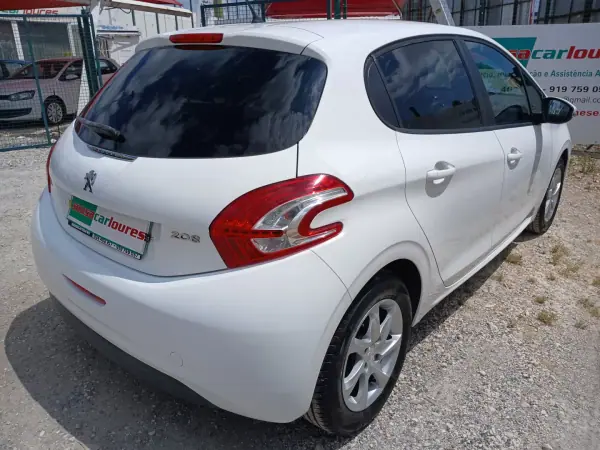 Peugeot 208 2014 - 7350 EUR, 85491 km - AUTO.MOTO.pt - 85491km - foto 11 de 25