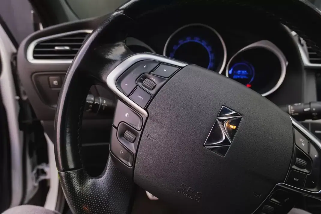 Citroën DS4 2012 - 8900 EUR, 204700 km - AUTO.MOTO.pt - 204700km - foto 22 de 23