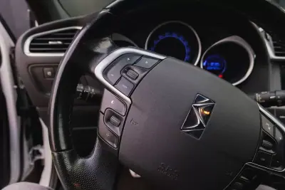 Citroën DS4 2012 - 8900 EUR, 204700 km - AUTO.MOTO.pt - 204700km - foto 22 de 23