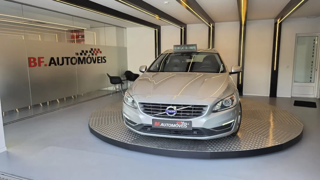Volvo V60 2015 - 11900 EUR, 314478 km - AUTO.MOTO.pt - 314478km - foto 11 de 60