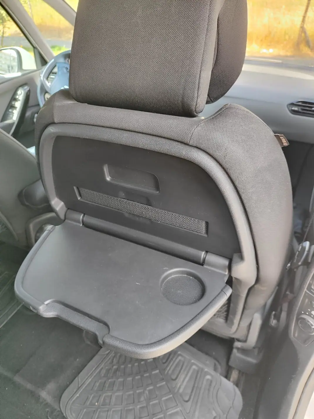 Citroën C4 Grand Picasso 2018 - 10890 EUR, 217500 km - AUTO.MOTO.pt - 217500km - foto 17 de 22