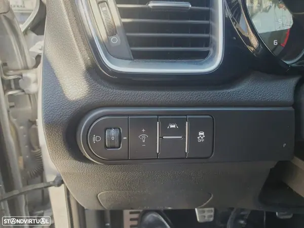 Kia Ceed 2019 - 15000 EUR, 60000 km - AUTO.MOTO.pt - 60000km - foto 4 de 6