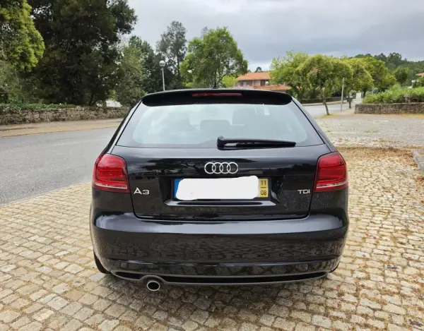 Audi A3 2011 - 10900 EUR, 205000 km - AUTO.MOTO.pt - 205000km - foto 5 de 8