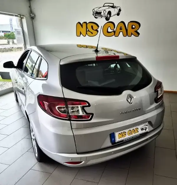 Renault Mégane Break 2011 - 6250 EUR, 325000 km - AUTO.MOTO.pt - 325000km - foto 3 de 6
