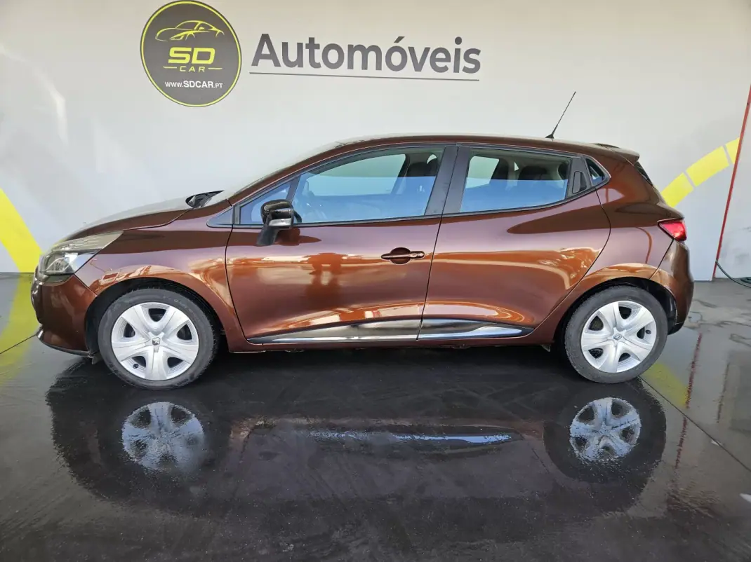 Renault Clio 2014 - 7250 EUR, 212000 km - AUTO.MOTO.pt - 212000km - foto 3 de 8