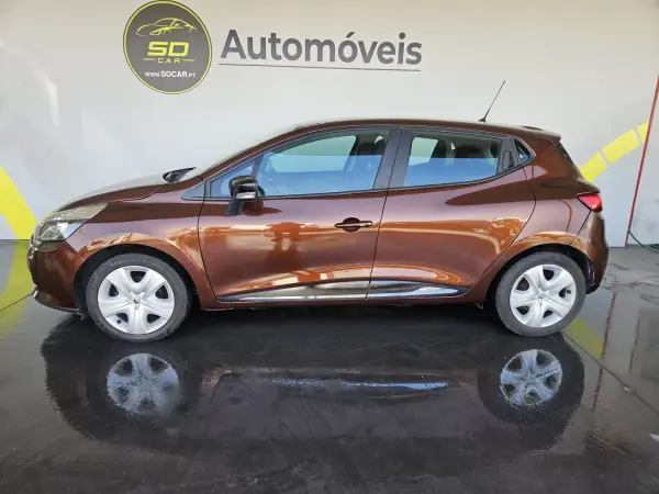 Renault Clio 2014 - 7250 EUR, 212000 km - AUTO.MOTO.pt - 212000km - foto 3 de 8