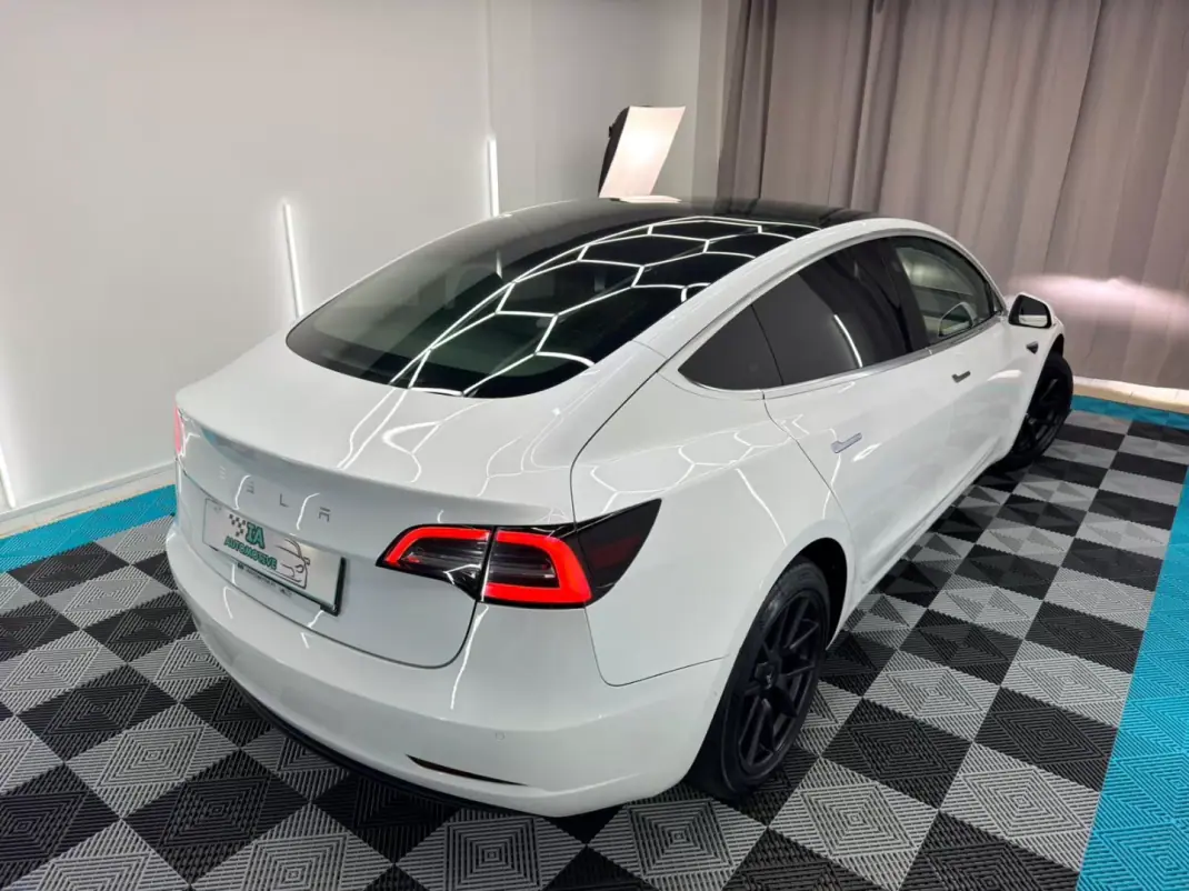 Tesla Model 3 2019 - 18500 EUR, 162000 km - AUTO.MOTO.pt - 162000km - foto 8 de 24
