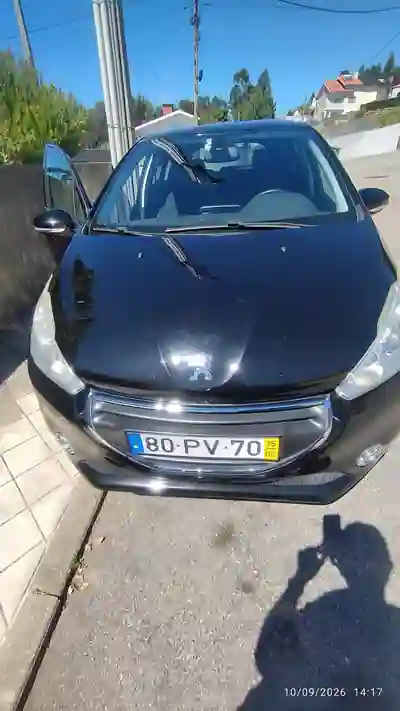 Peugeot 208 2015 - 7000 EUR, 133000 km - 133000km - foto 2 de 15