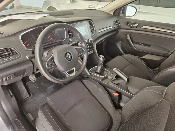 Renault Mégane 2022 - 20200 EUR, 55525 km - AUTO.MOTO.pt - 55525km - foto 5 de 18