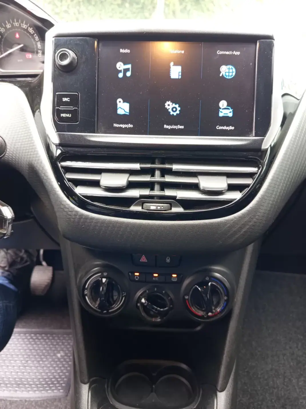 Peugeot 208 2017 - 10990 EUR, 163895 km - AUTO.MOTO.pt - 163895km - foto 9 de 11