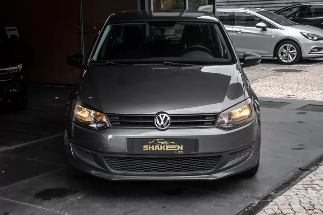 Volkswagen Polo 2011 - 6900 EUR, 195710 km - AUTO.MOTO.pt - 195710km - foto 7 de 23