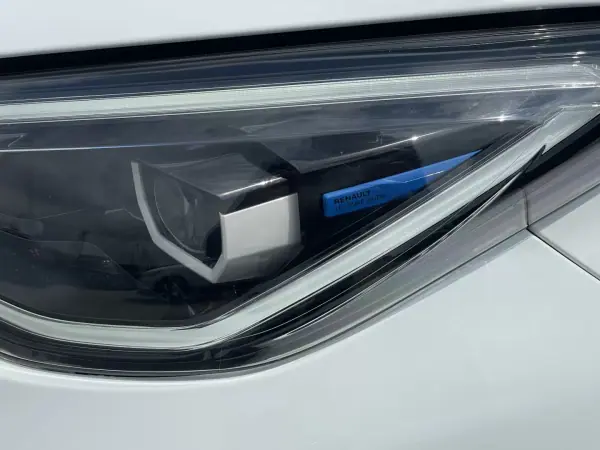 Renault Zoe 2020 - 14800 EUR, 56840 km - AUTO.MOTO.pt - 56840km - foto 14 de 42