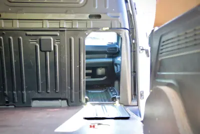 Peugeot Partner 1.5 BlueHDI Pro Longa 3L 2021 - 14750 EUR, 113000 km - AUTO.MOTO.pt - 113000km - foto 9 de 22