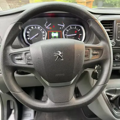 Peugeot Expert 2016 - 12990 EUR, 180000 km - AUTO.MOTO.pt - 180000km - foto 13 de 27