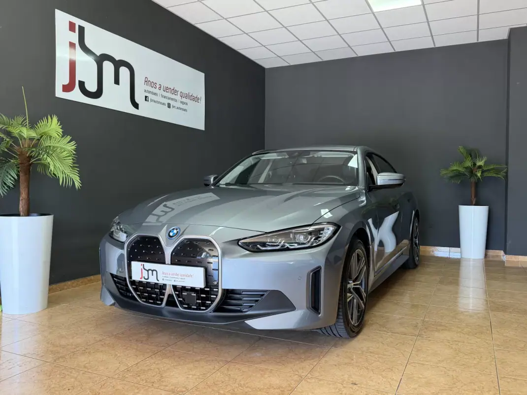 BMW i4 2022 - 36500 EUR, 76874 km - AUTO.MOTO.pt - 76874km - foto 1 de 18