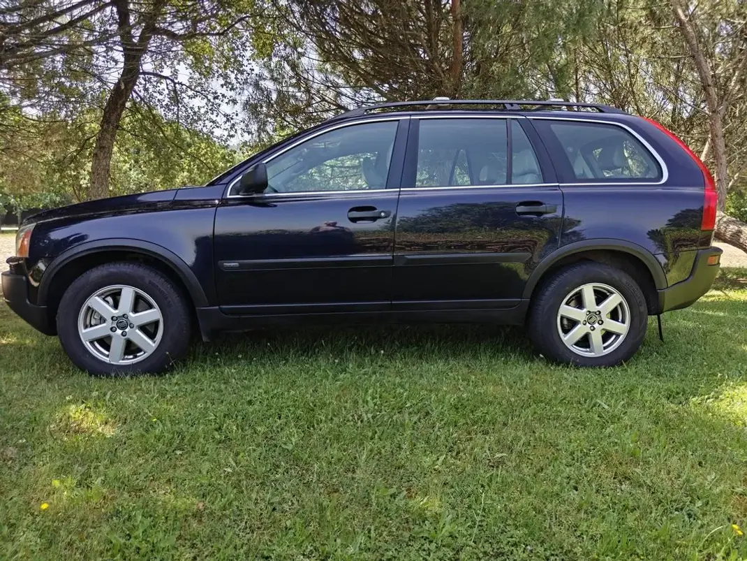 Volvo XC 90 2005 - 8490 EUR, 243750 km - AUTO.MOTO.pt - 243750km - foto 8 de 35