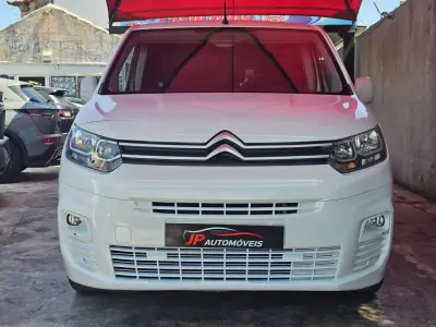 Citroën BERLINGO 3 LUGARES 2020 - 11499 EUR, 122000 km - AUTO.MOTO.pt - 122000km - foto 2 de 12