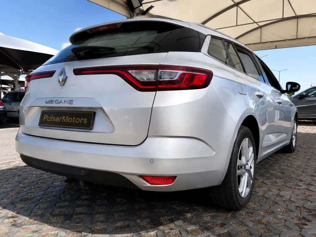Renault Mégane 2017 - 11900 EUR, 177386 km - 177386km - foto 2 de 8