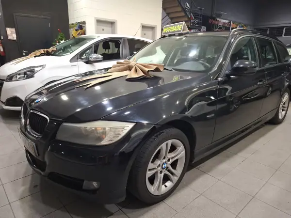 BMW 318 2011 - 8900 EUR, 290000 km - AUTO.MOTO.pt - 290000km - foto 11 de 13