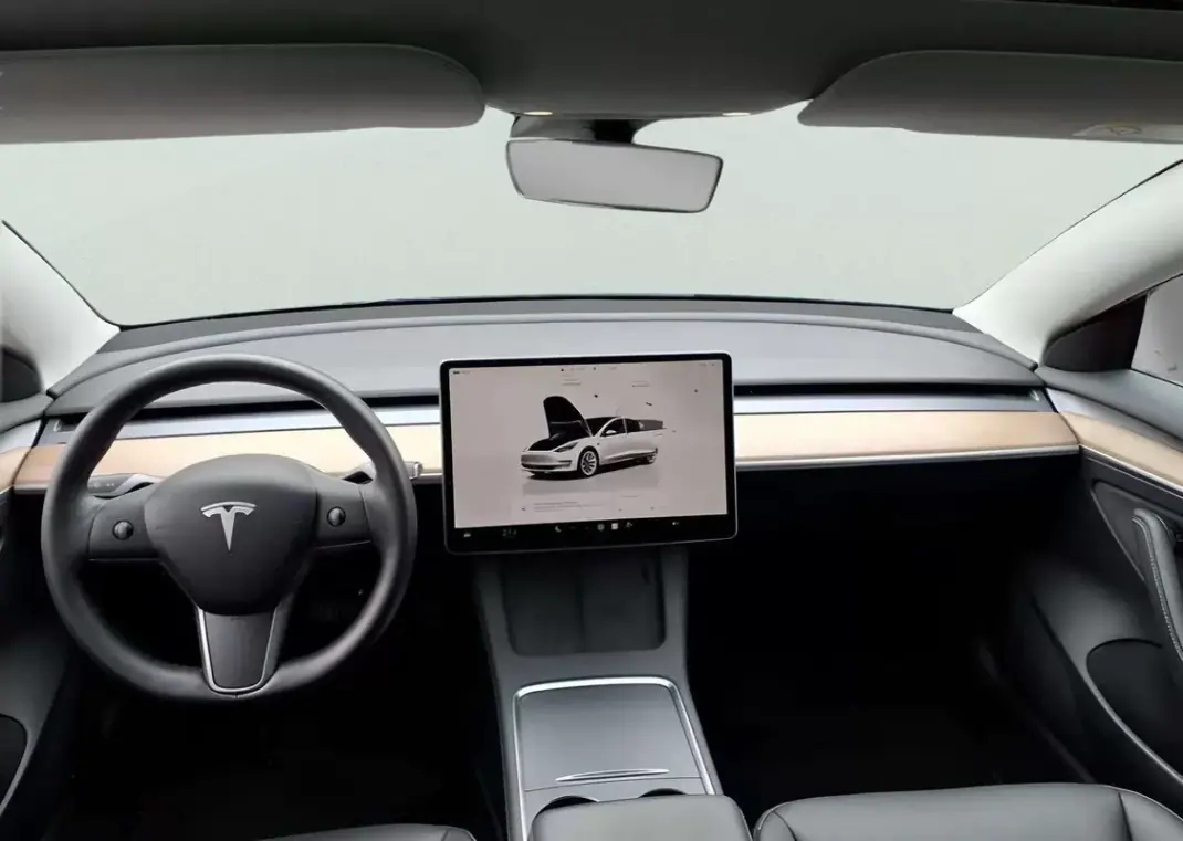 Tesla Model 3 2022 - 28500 EUR, 45186 km - AUTO.MOTO.pt - 45186km - foto 14 de 15