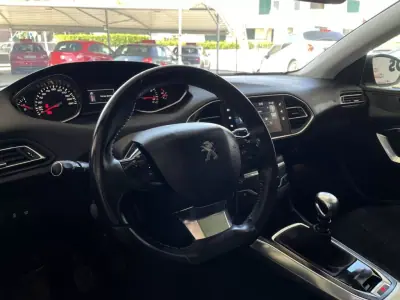 Peugeot 308 2015 - 12500 EUR, 144858 km - AUTO.MOTO.pt - 144858km - foto 36 de 73