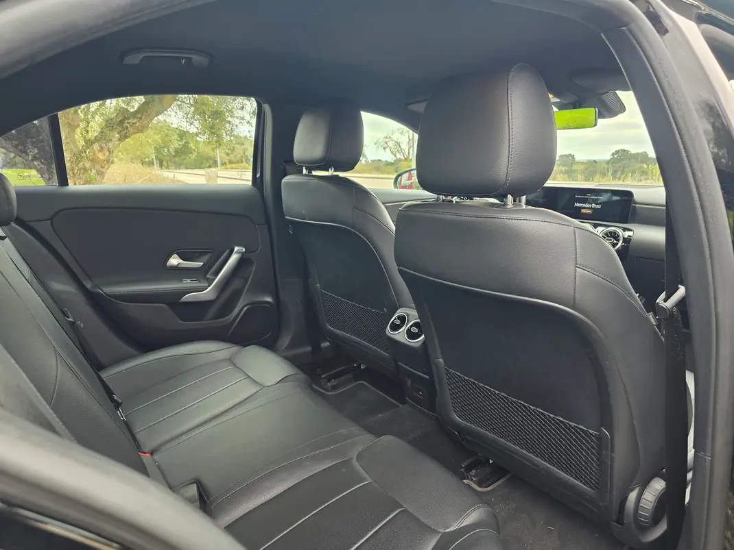 Mercedes-Benz A 250 Limousine 2021 - 21000 EUR, 202000 km - AUTO.MOTO.pt - 202000km - foto 6 de 12