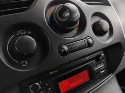 Renault Kangoo 1.5 DCi Maxi 2017 - 9950 EUR, 251230 km - AUTO.MOTO.pt - 251230km - foto 17 de 22