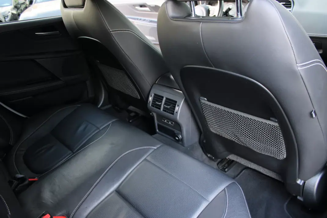 Jaguar XE 2018 - 17900 EUR, 184933 km - AUTO.MOTO.pt - 184933km - foto 9 de 18